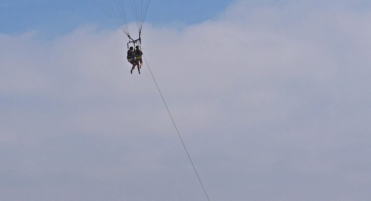 parasailing, umbrella, powerboat, towline, mediterranean, horizon, blue, airy, sports, heaven, flying, controllable parachute, high, hang glider, people, water sports, few, bloated, human, draw, sport boat, nice, coast, côte d ' azur, south france