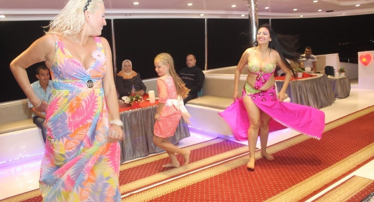 romantic-dinner-cruise-sharm-elsheikh-carnival-trip_G3X0Y