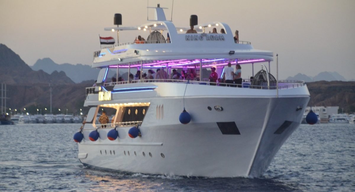 romantic-dinner-cruise-sharm-elsheikh-carnival-trip_eyKlB